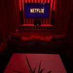 Experience Cinema Immersif Dans Appartement Renove Pres De Montmartre