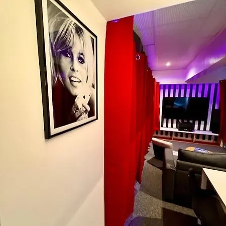 Experience Cinema Immersif Dans Pres De Montmartre * Paris